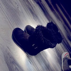 Girls black fuzzy boots JC Penney size 10 good condition
